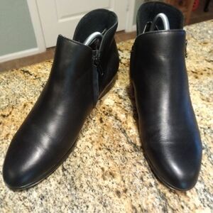 Munro Women's "Averee" Zip Ankle Black Soft Leather Boots, Size 10.5 M EUC